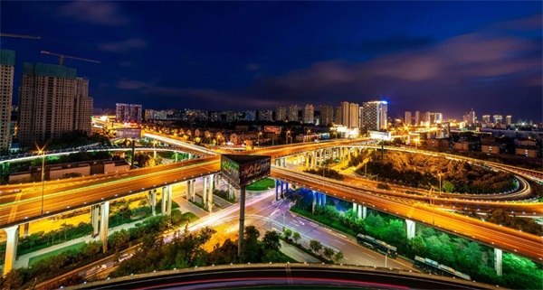 從業(yè)亮化設(shè)計(jì)應(yīng)當(dāng)具備哪些亮化資質(zhì)？必須配備什么人員？